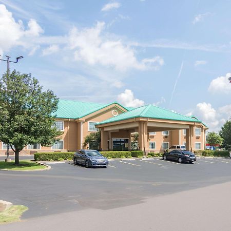 Quality Inn & Suites Of Alma - Northeast From Fort Smith Bagian luar foto
