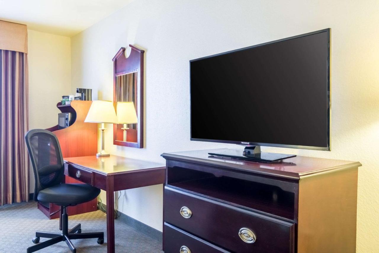 Quality Inn & Suites Of Alma - Northeast From Fort Smith Bagian luar foto