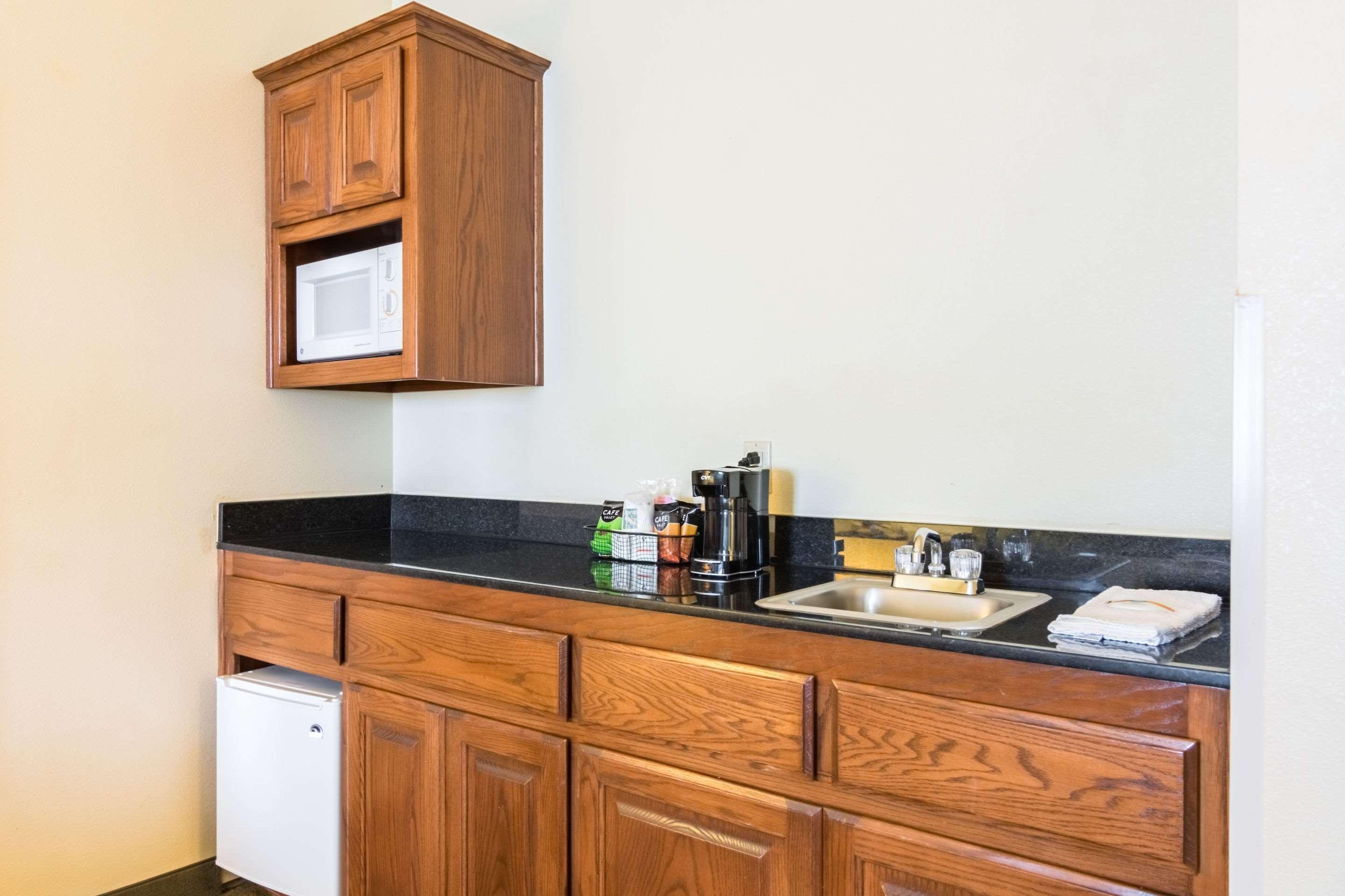 Quality Inn & Suites Of Alma - Northeast From Fort Smith Bagian luar foto