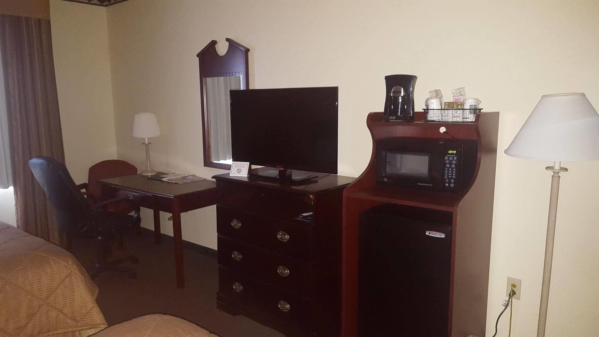 Quality Inn & Suites Of Alma - Northeast From Fort Smith Bagian luar foto
